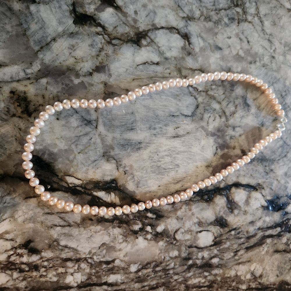 Pink Pearl Necklace With Clasp - Picture 5 of 5